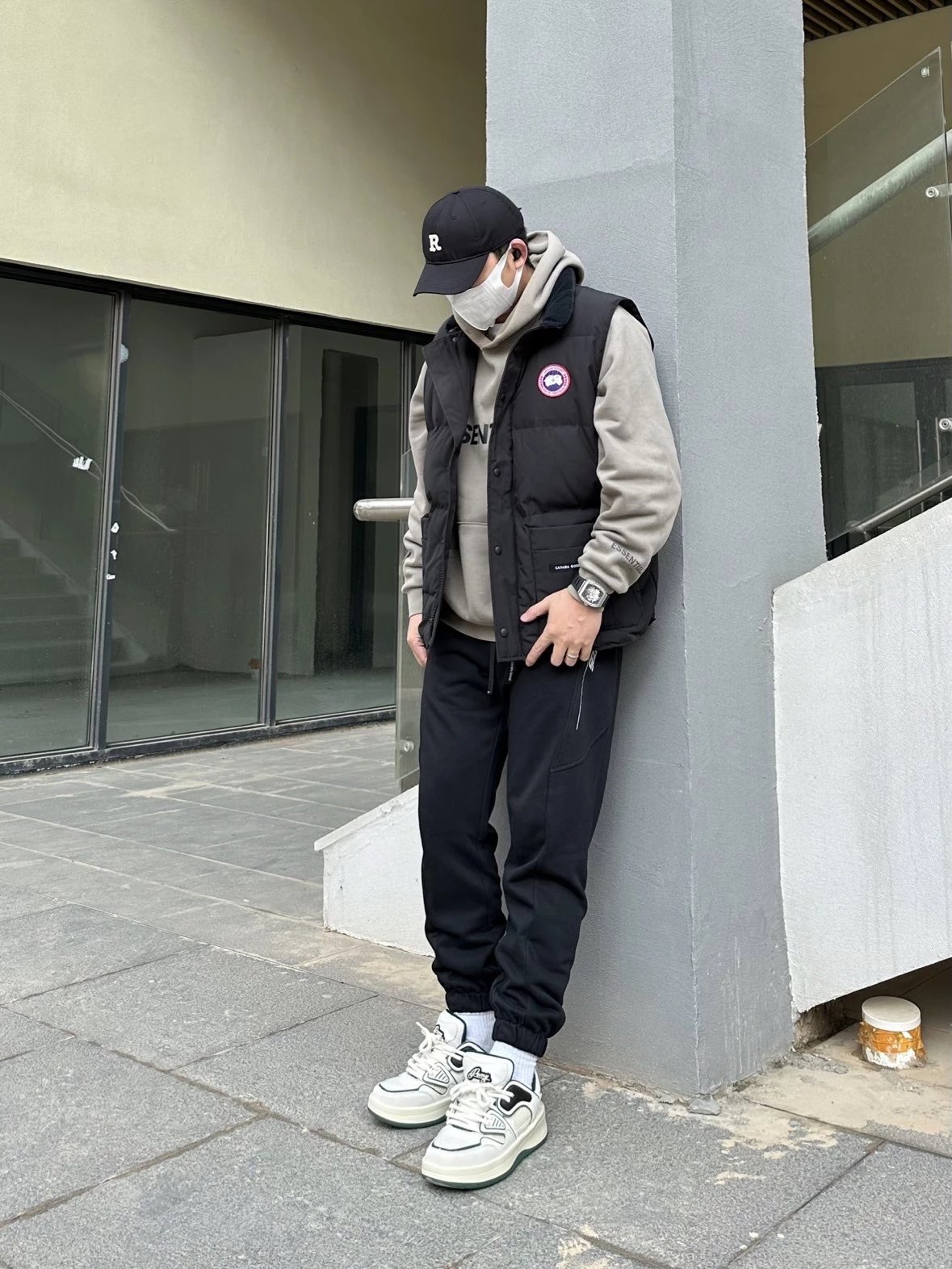 RD-C322 · Solid-Color Logo-Patch Puffer Vest showcase view 22