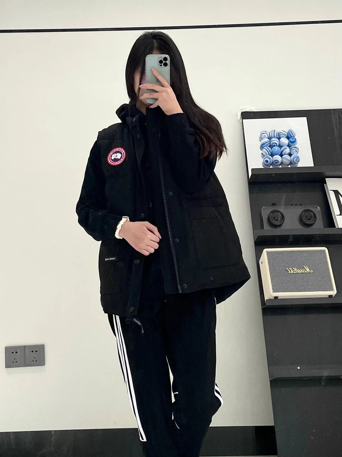 RD-C322 · Solid-Color Logo-Patch Puffer Vest showcase view 23