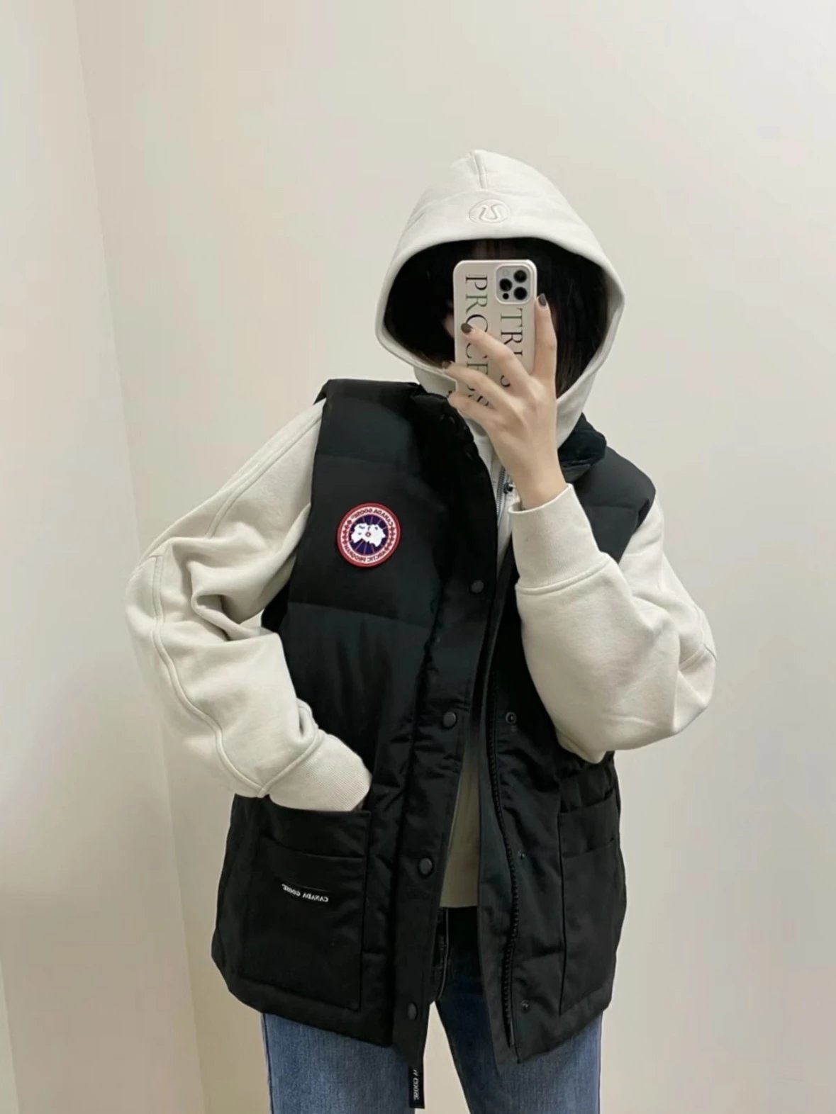 RD-C322 · Solid-Color Logo-Patch Puffer Vest showcase view 24