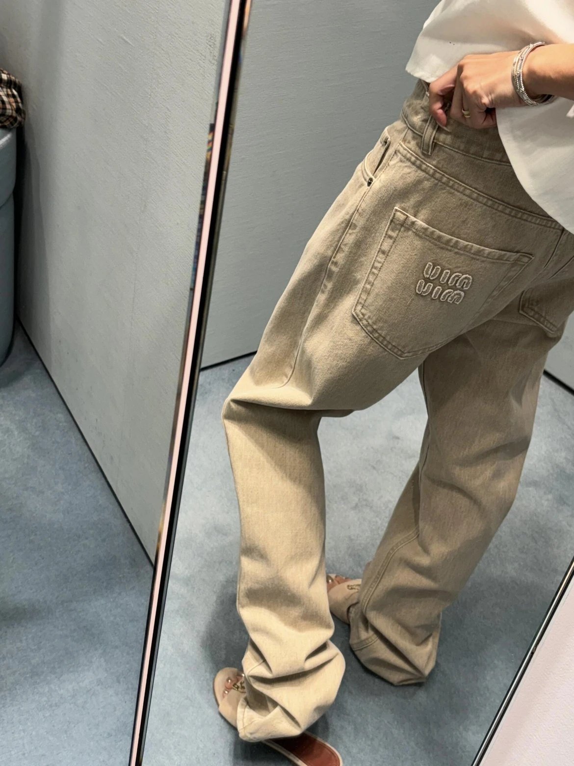 RD-C418 · Light Brown Straight-Leg Logo Jeans showcase view 2