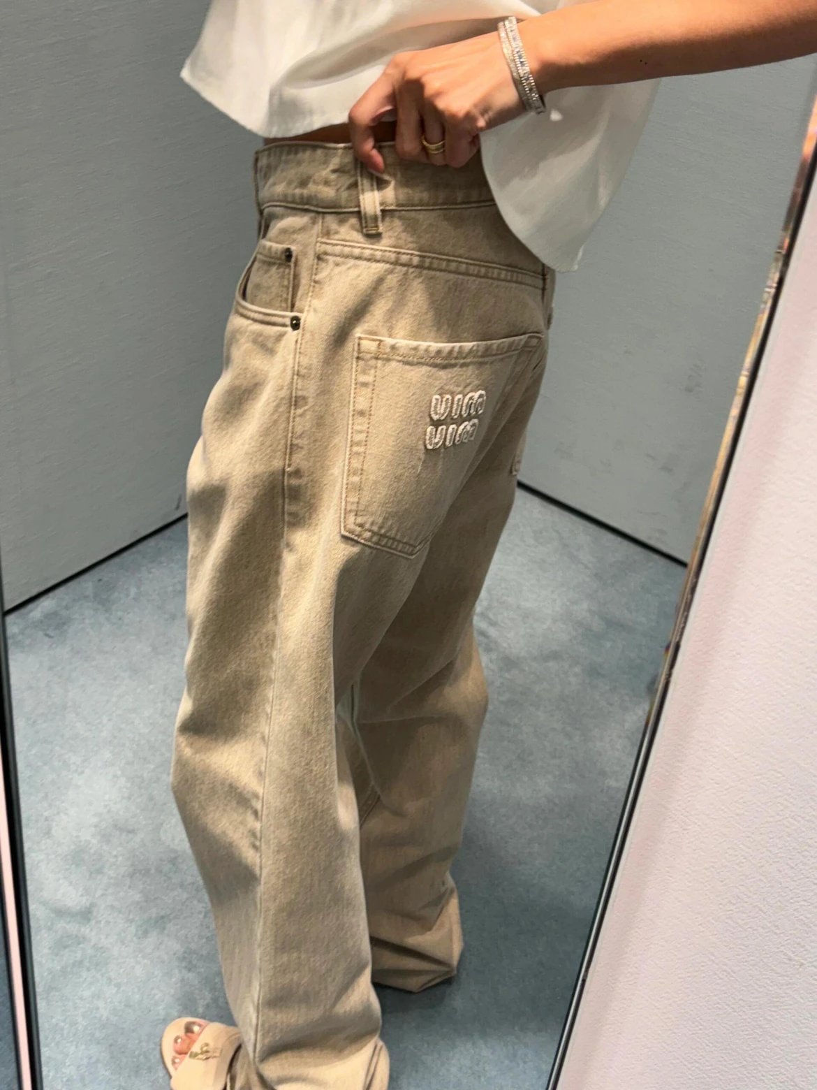RD-C418 · Light Brown Straight-Leg Logo Jeans showcase view 3
