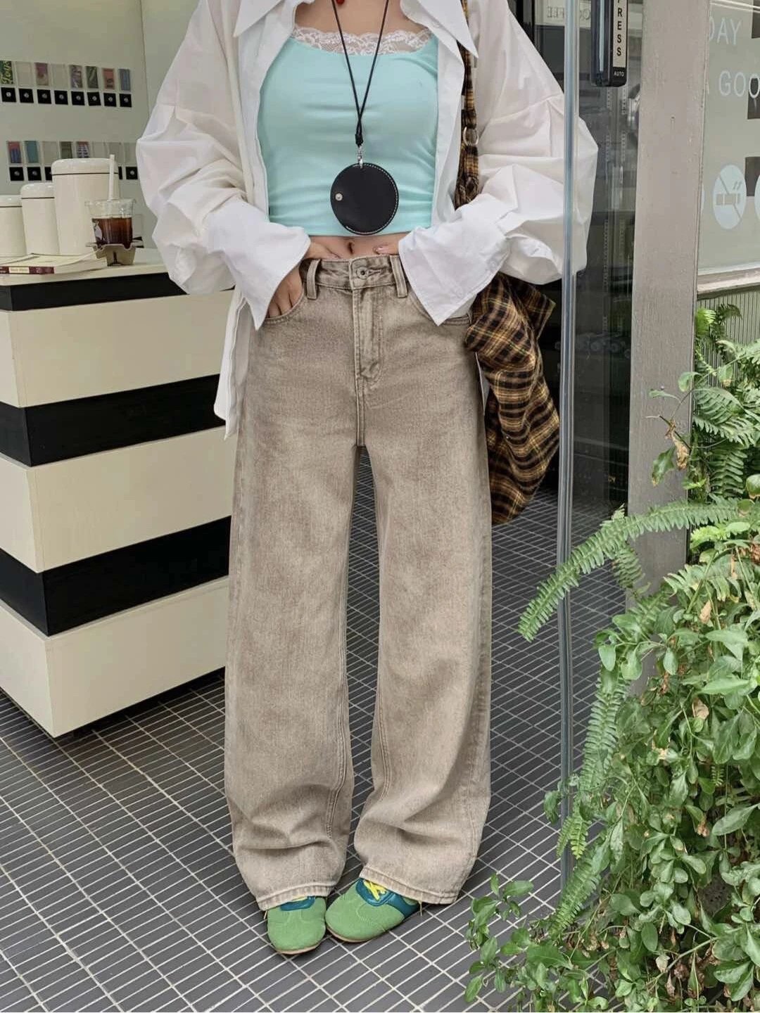 RD-C418 · Light Brown Straight-Leg Logo Jeans showcase view 7