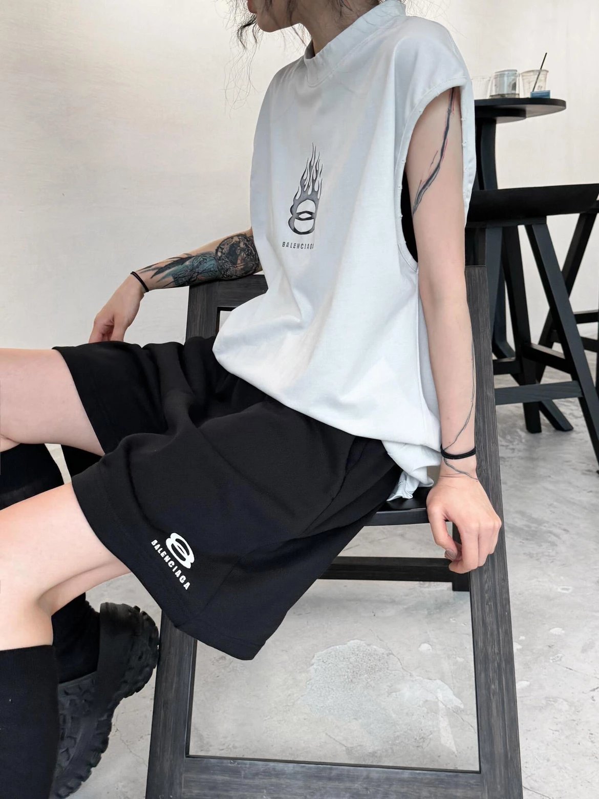 RD-C291 · Double-Ring Embroidered Straight-Leg Shorts showcase view 2