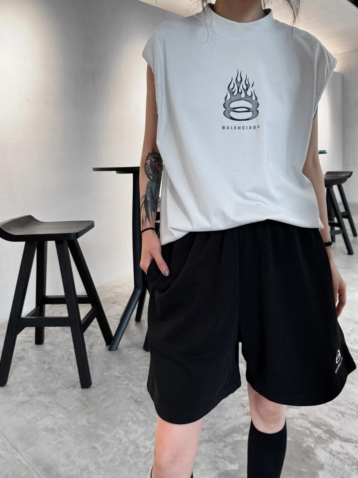 RD-C291 · Double-Ring Embroidered Straight-Leg Shorts showcase view 3