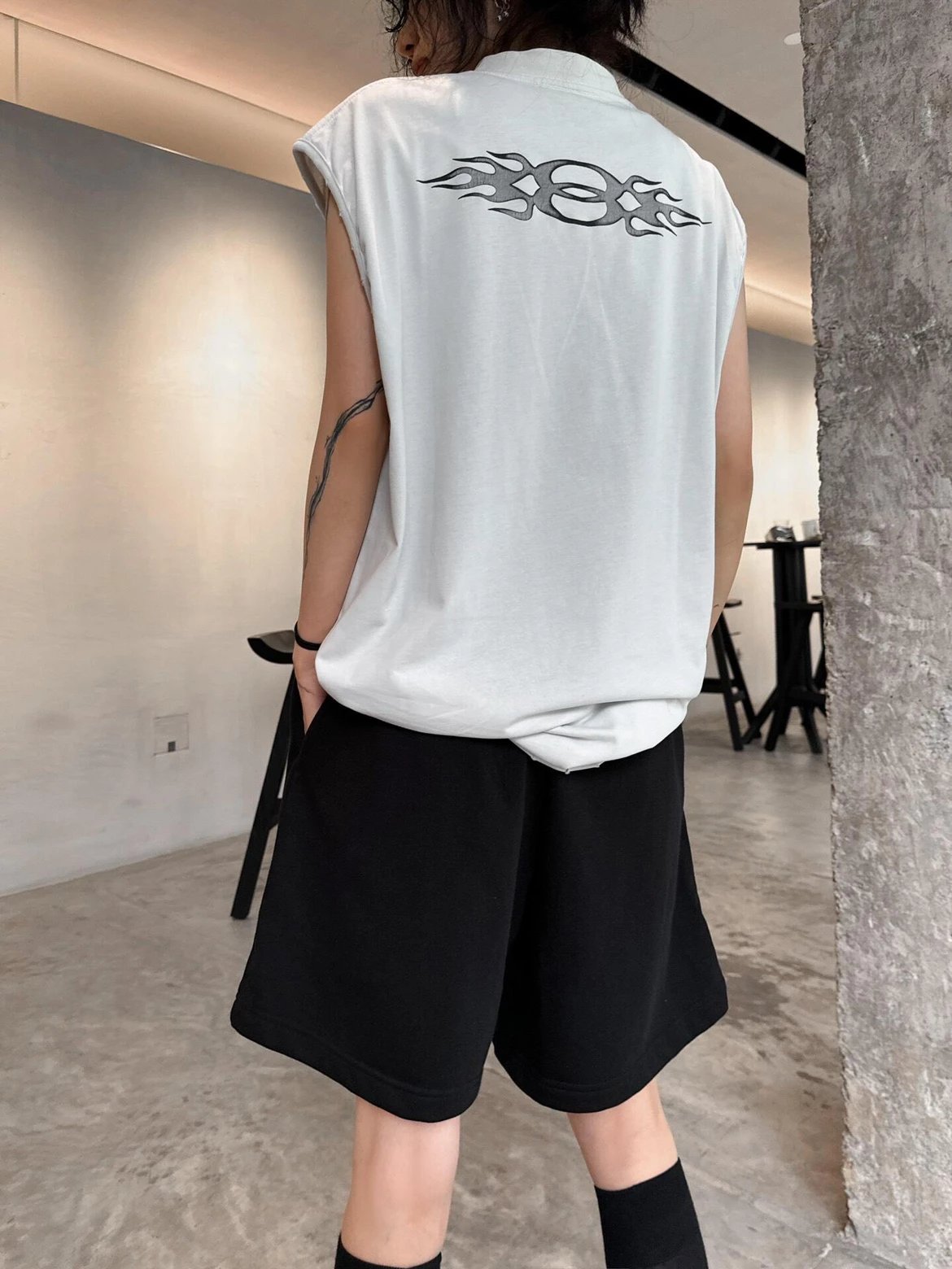 RD-C291 · Double-Ring Embroidered Straight-Leg Shorts showcase view 4