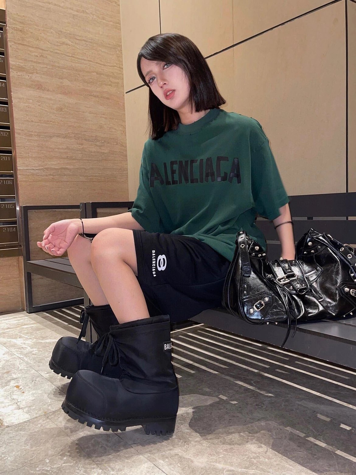 RD-C291 · Double-Ring Embroidered Straight-Leg Shorts showcase view 10