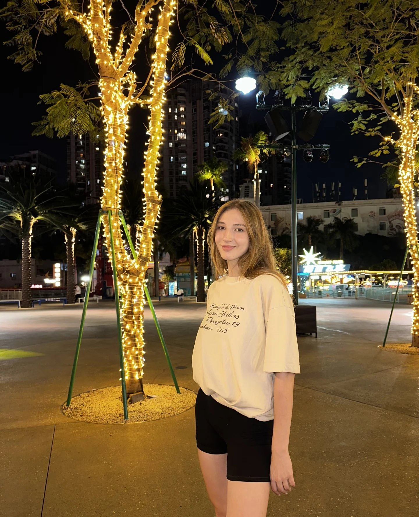 RD-C168 · 1996 Flocked Script Relaxed T-Shirt showcase view 9