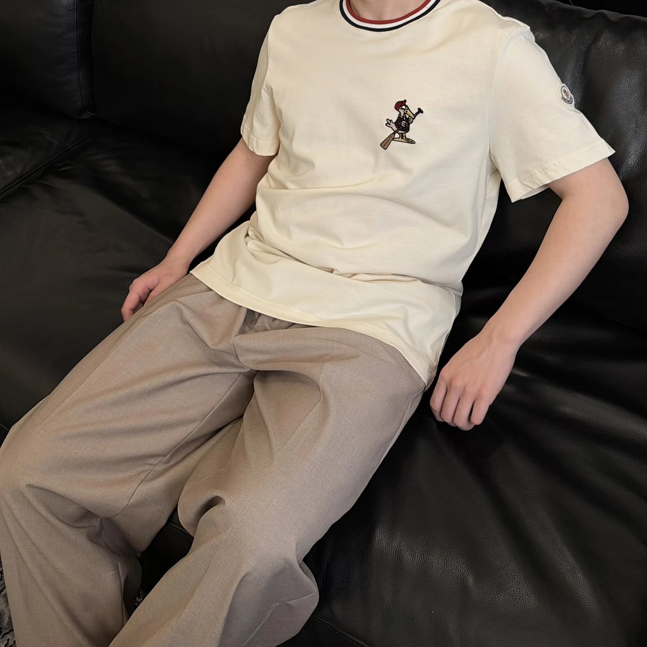 RD-C169 · Bird Patch Embroidered Contrast-Collar T-Shirt showcase view 1