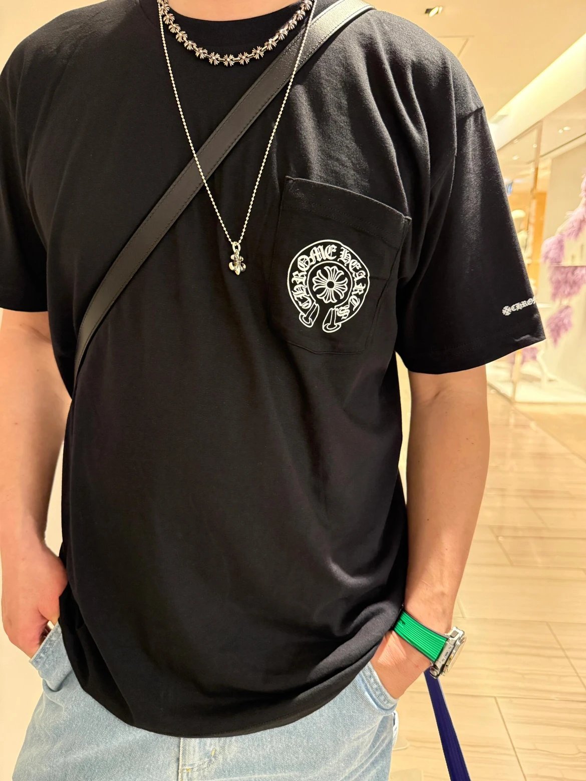 RD-C048 · Horseshoe Back-Print Short-Sleeve T-Shirt showcase view 5