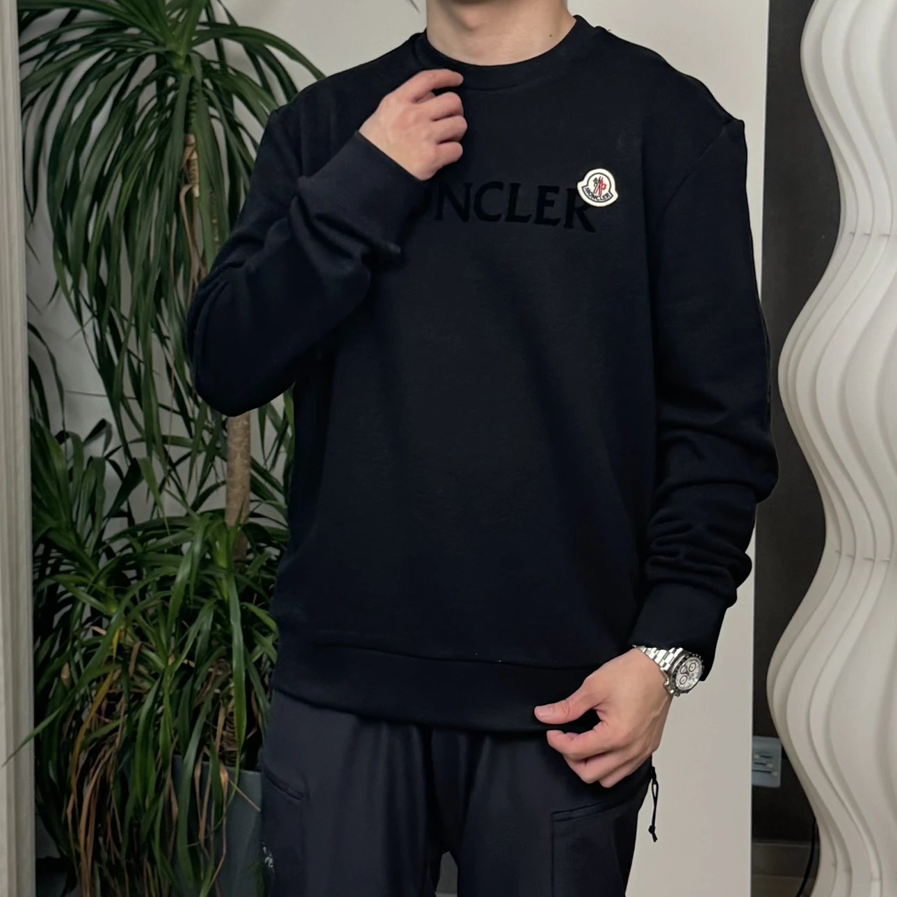 RD-C270 · Logo Crewneck Sweatshirt showcase view 1