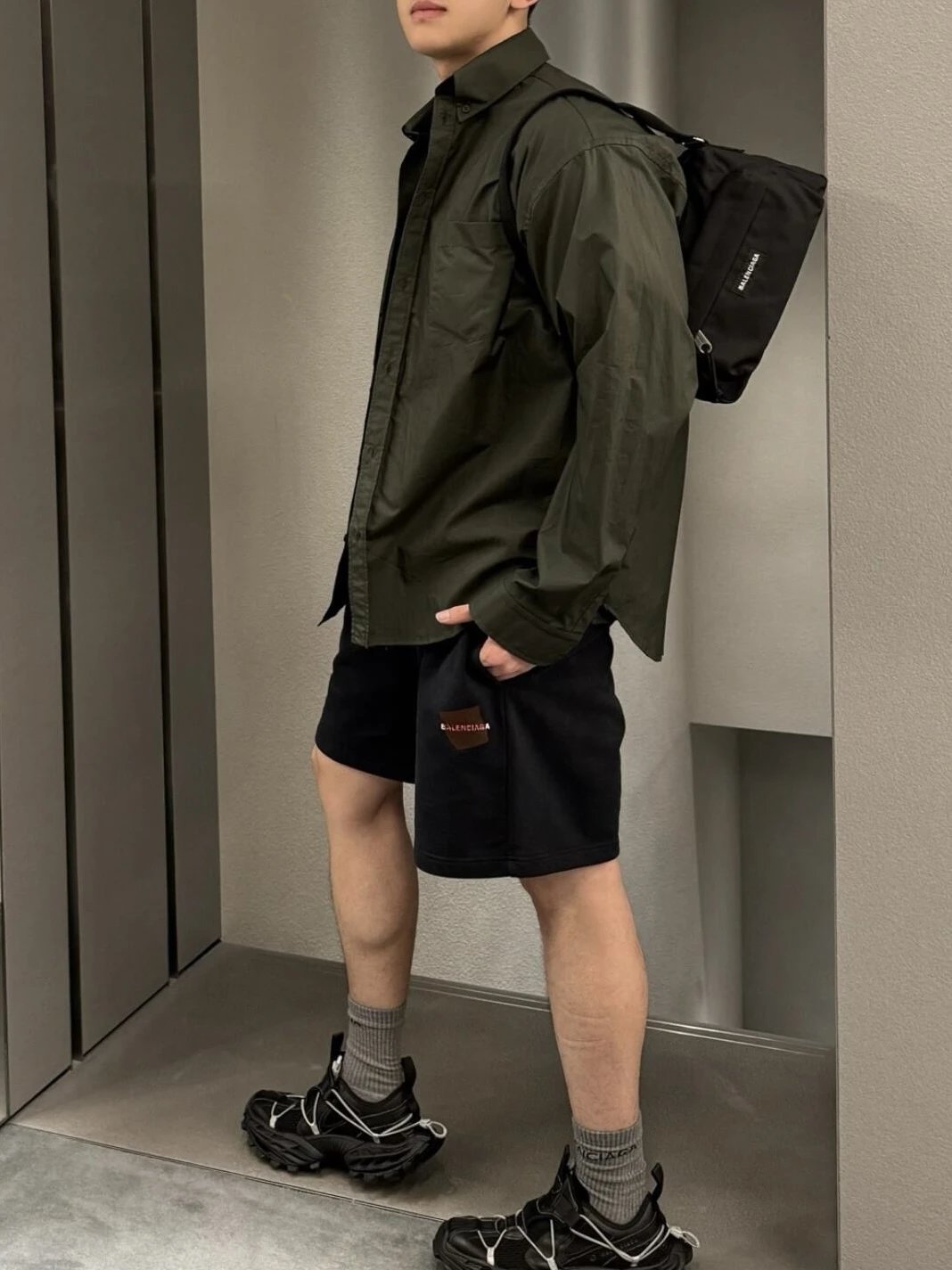RD-C293 · Elastic-Waist Pocket Shorts showcase view 6