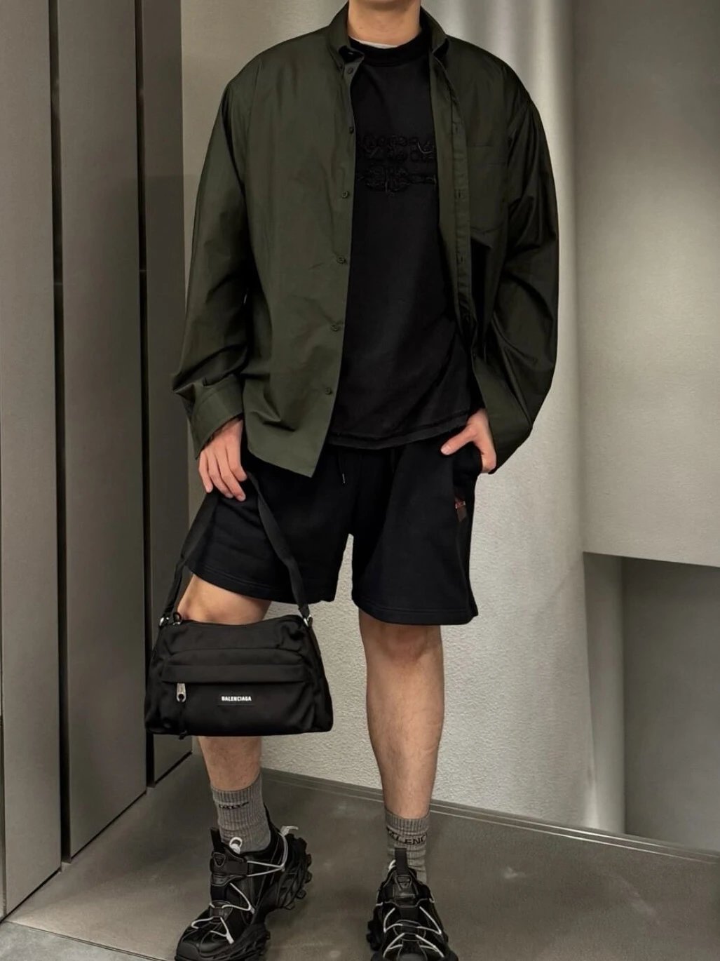 RD-C293 · Elastic-Waist Pocket Shorts showcase view 2