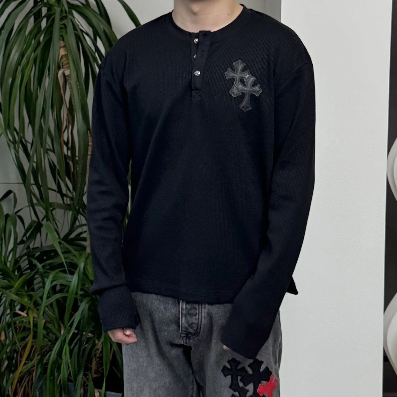 RD-C012 · Leather-Appliqué Waffle Henley showcase view 4