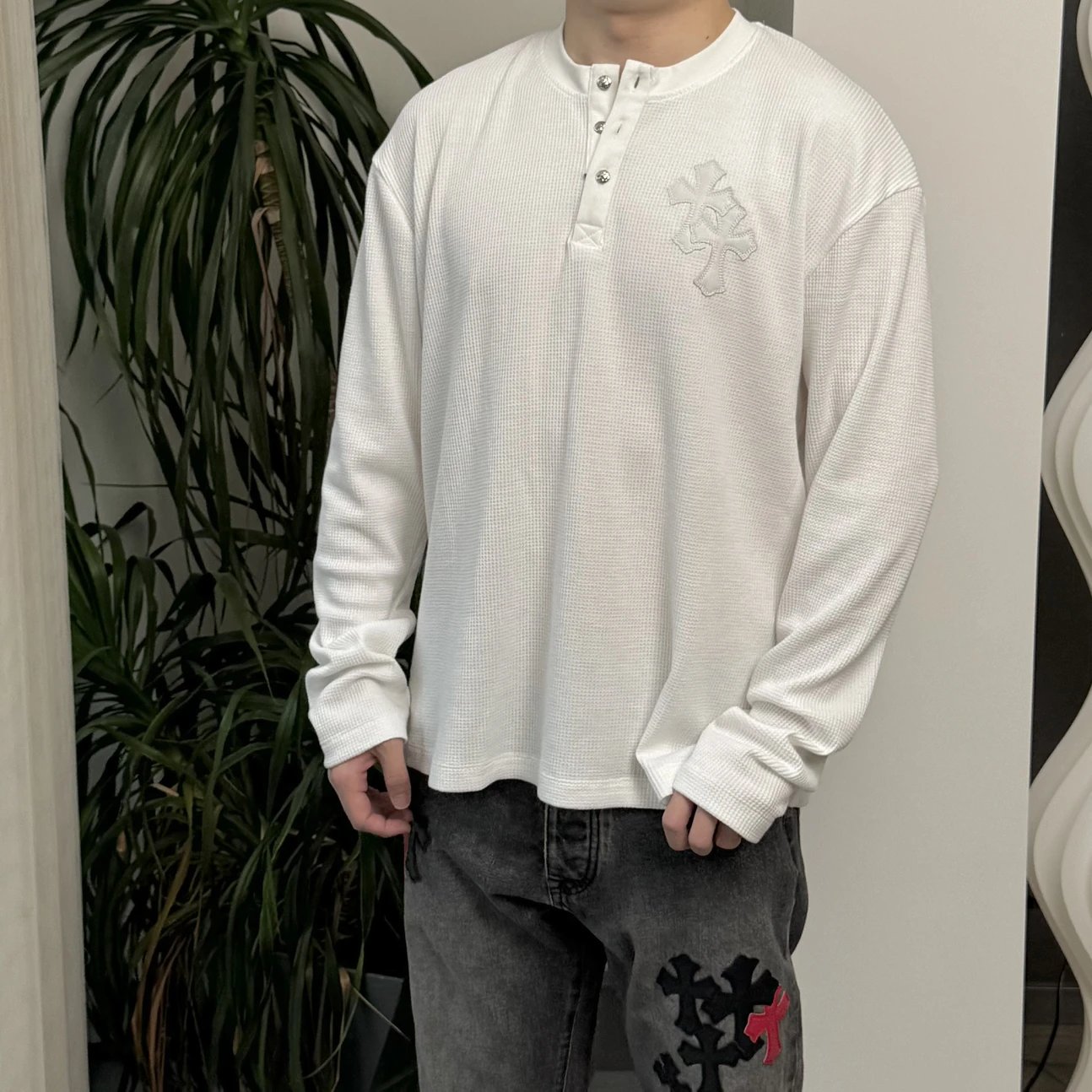 RD-C012 · Leather-Appliqué Waffle Henley showcase view 12