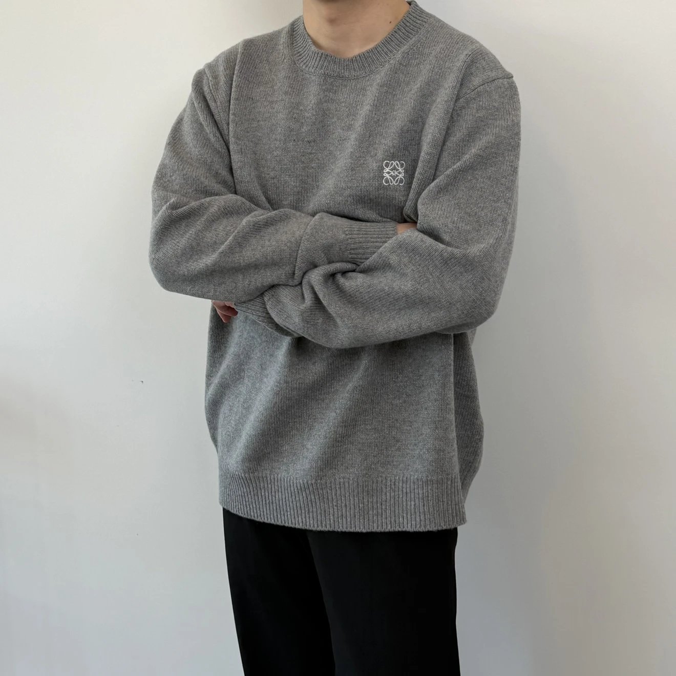 RD-C375 · Small-Emblem Merino Wool Crewneck Sweater showcase view 6
