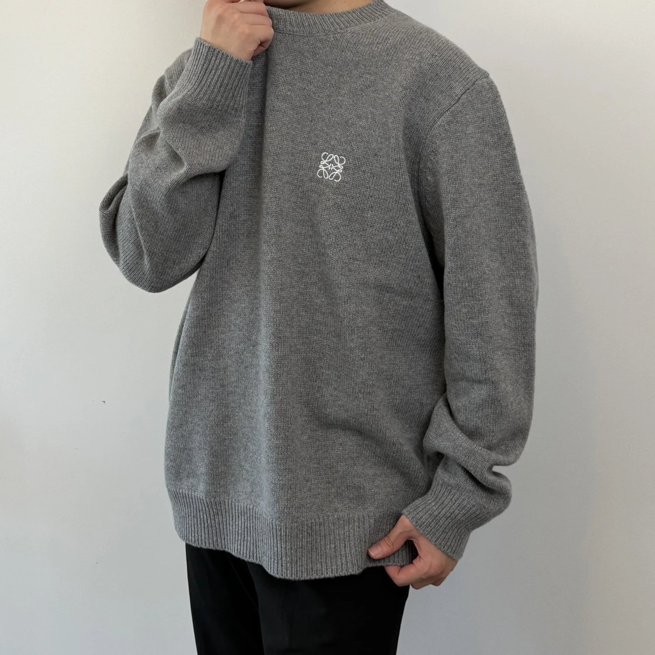 RD-C375 · Small-Emblem Merino Wool Crewneck Sweater showcase view 12