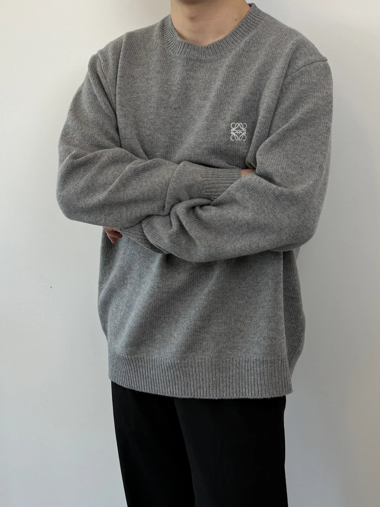 RD-C375 · Small-Emblem Merino Wool Crewneck Sweater showcase view 16