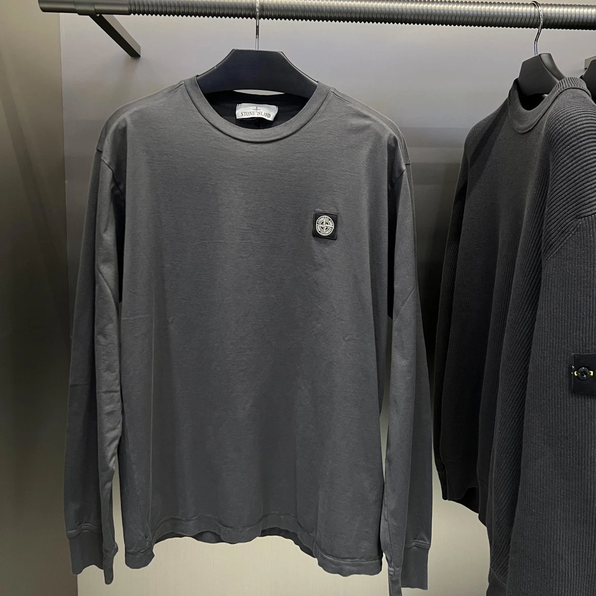RD-C402 · Compass Badge Long-Sleeve T-Shirt showcase view 1