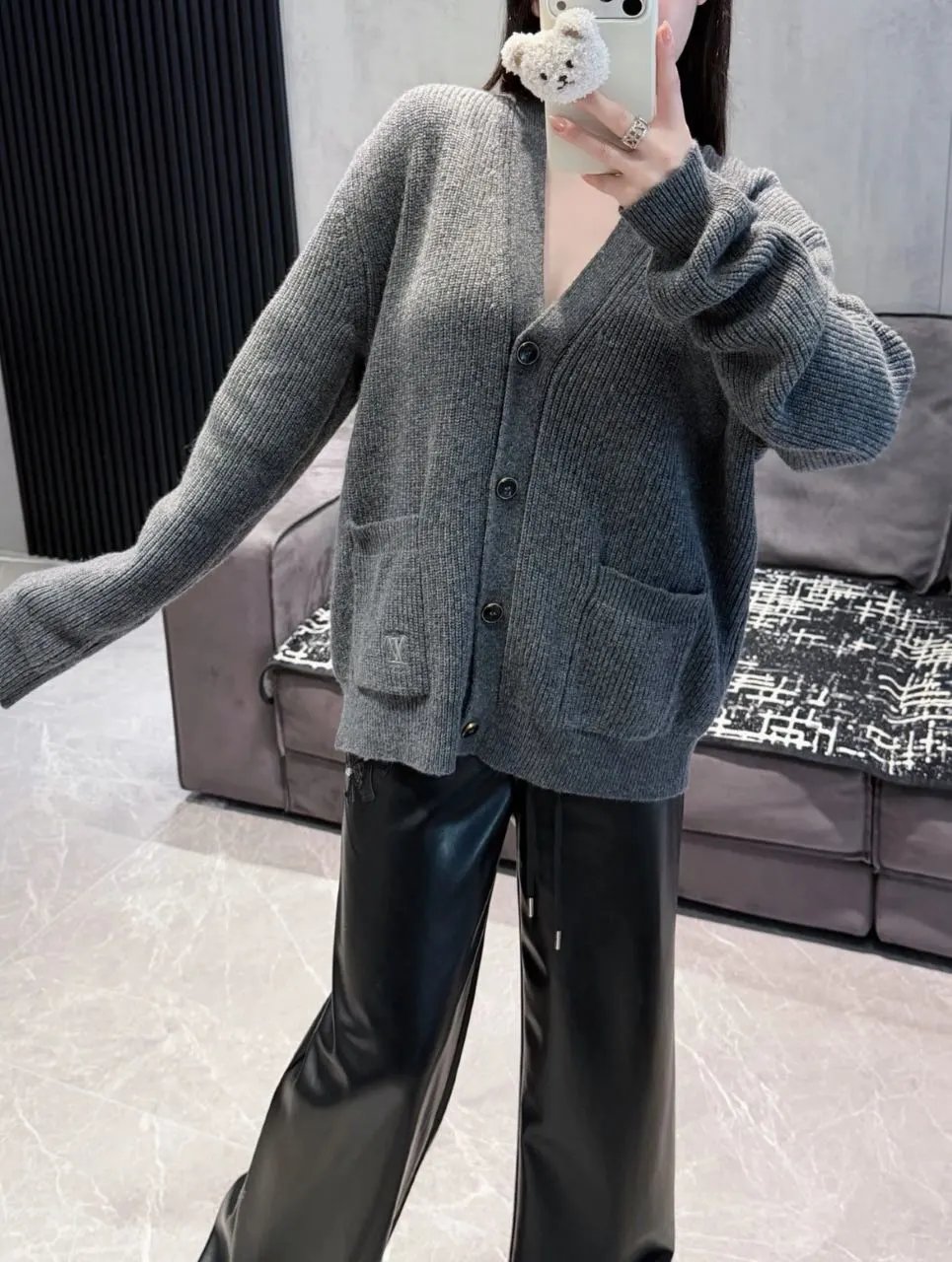 RD-C377 · Wool-Cashmere V-Neck Cardigan showcase view 9