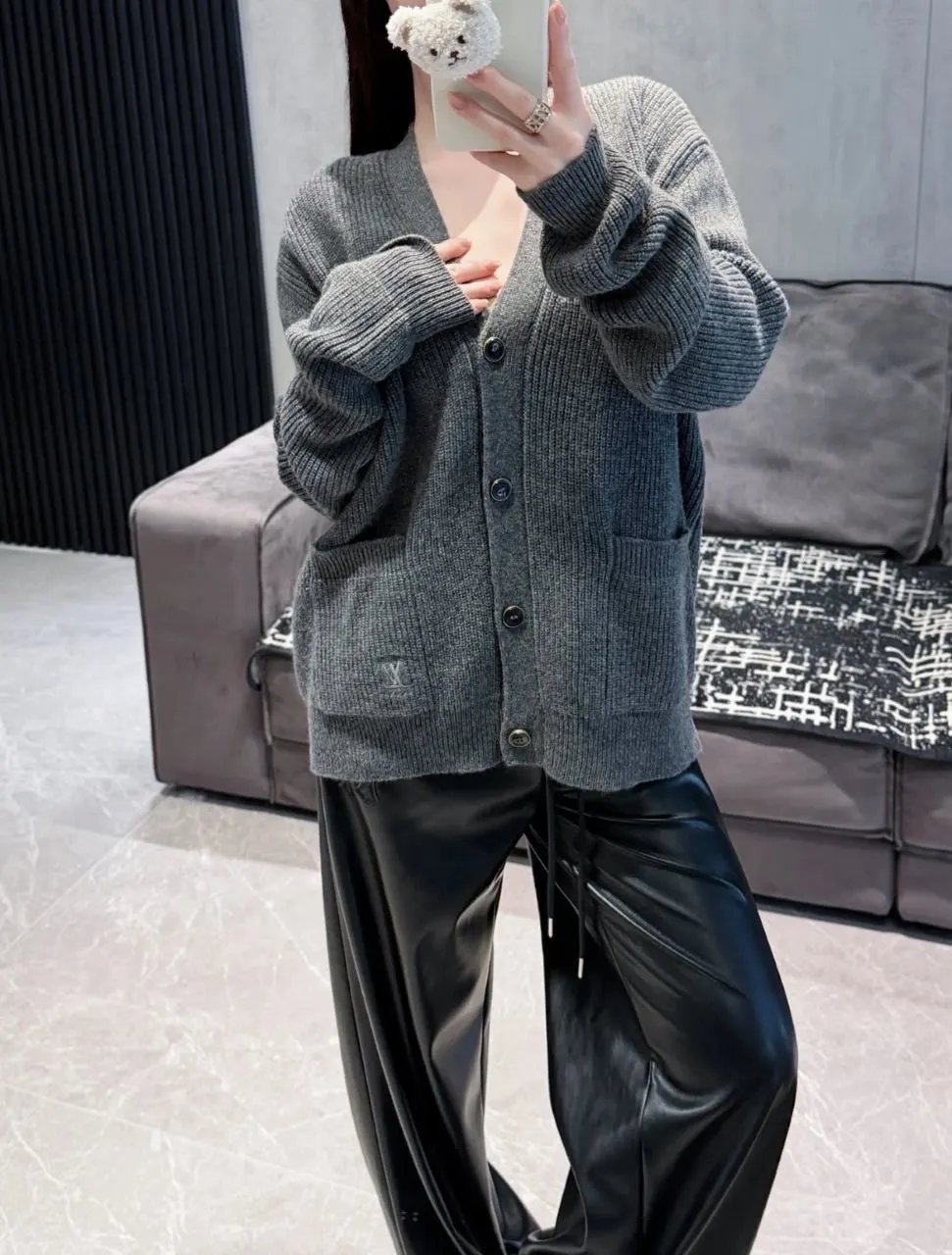 RD-C377 · Wool-Cashmere V-Neck Cardigan showcase view 11