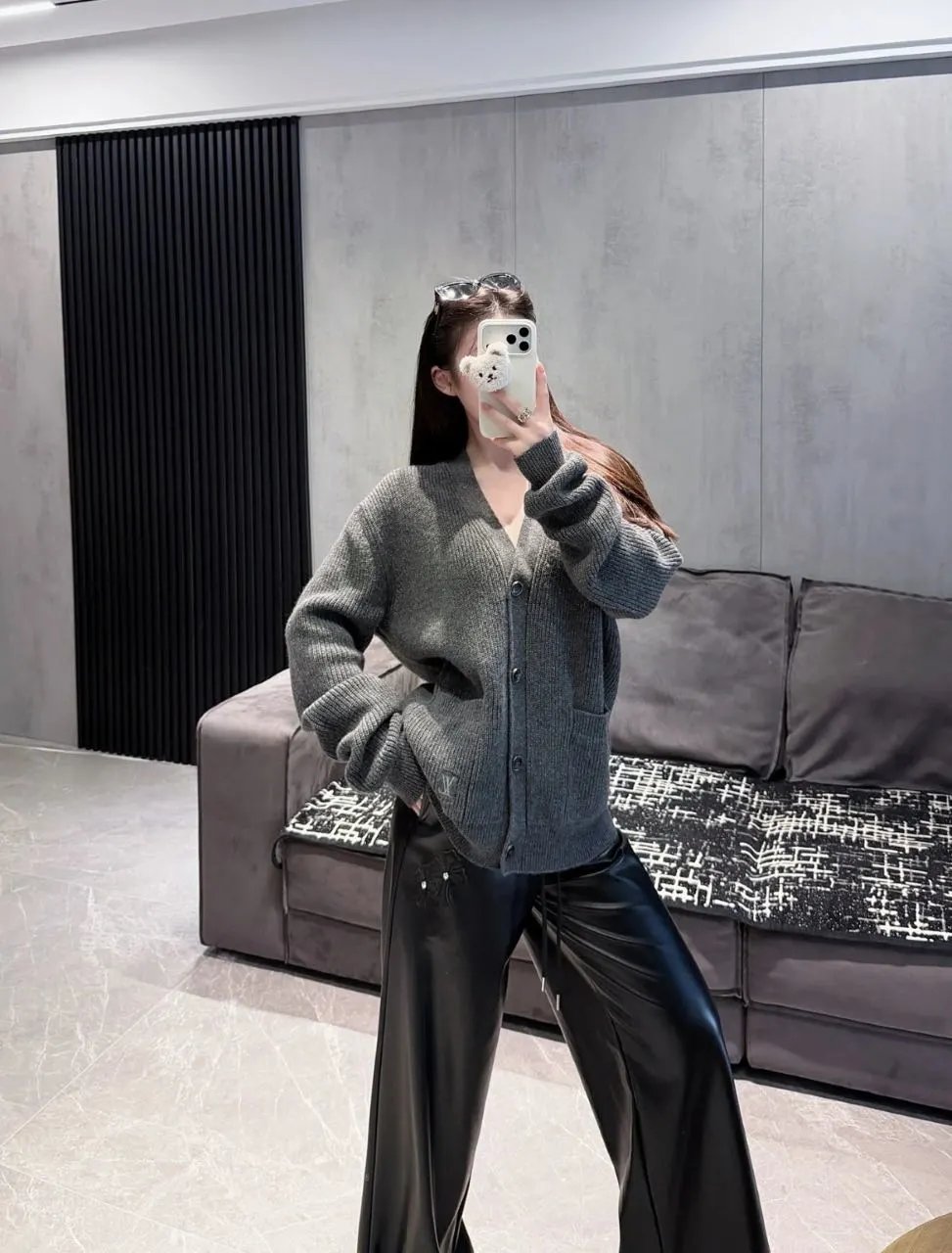 RD-C377 · Wool-Cashmere V-Neck Cardigan showcase view 8