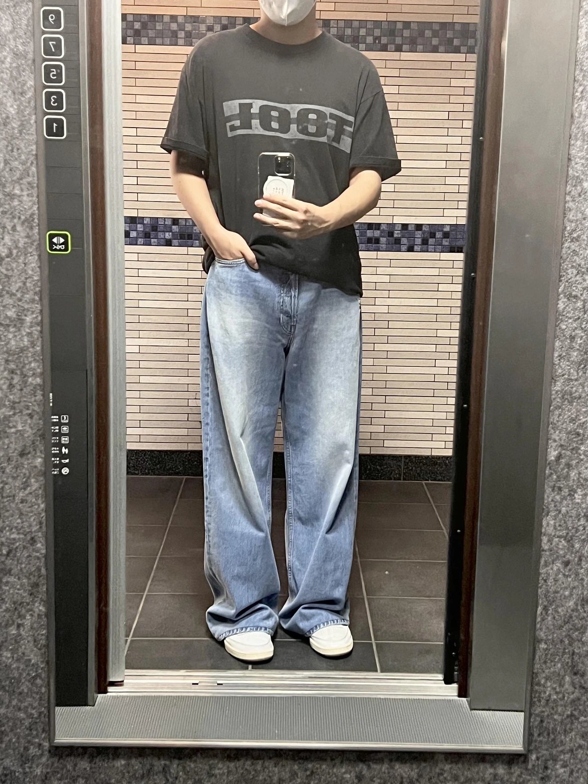 RD-C422 · 1981M Light Blue Low-Rise Loose Jeans showcase view 5