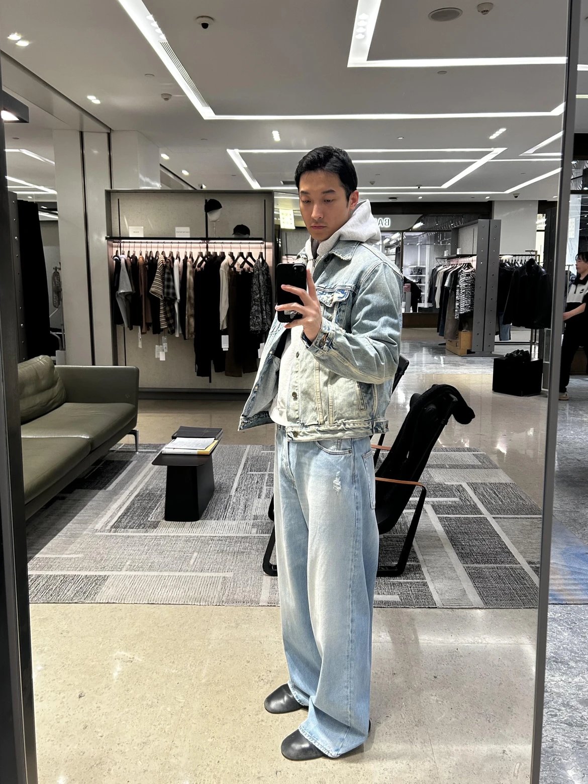 RD-C422 · 1981M Light Blue Low-Rise Loose Jeans showcase view 8
