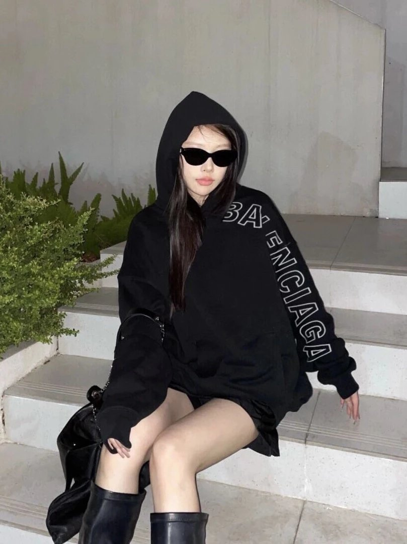 RD-C272 · Logo Embroidered Hoodie showcase view 4