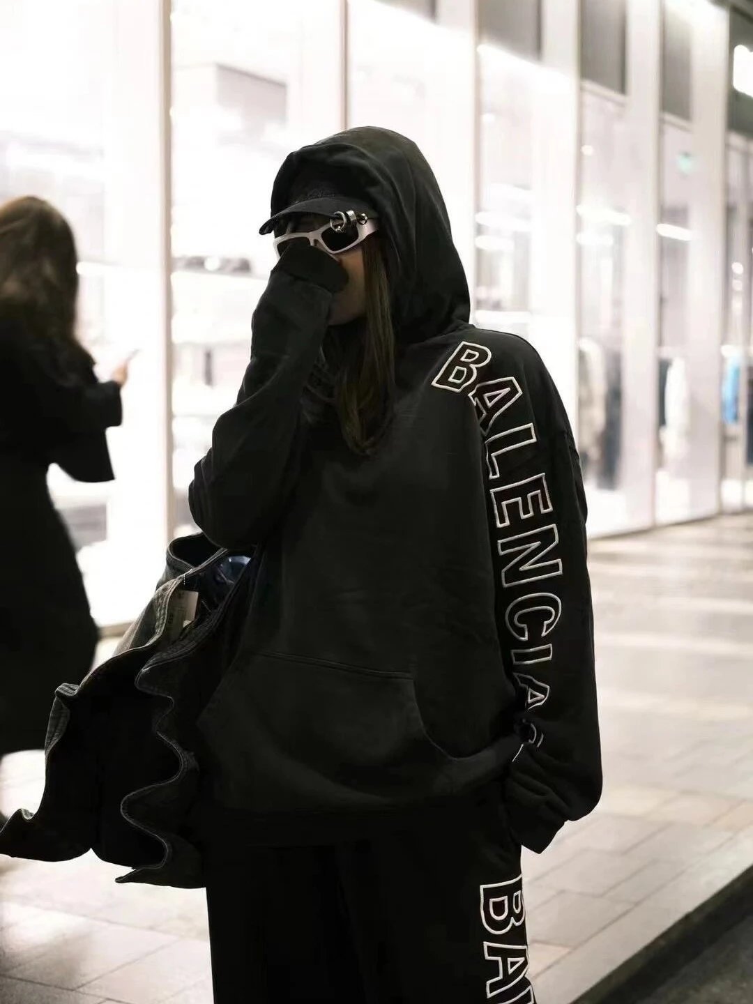 RD-C272 · Logo Embroidered Hoodie showcase view 5