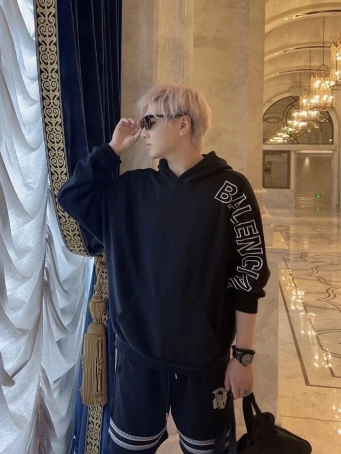 RD-C272 · Logo Embroidered Hoodie showcase view 6