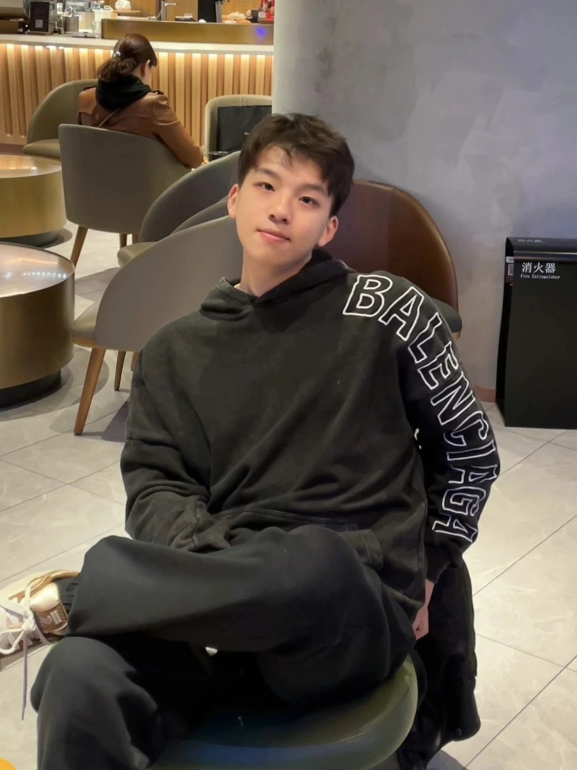 RD-C272 · Logo Embroidered Hoodie showcase view 7
