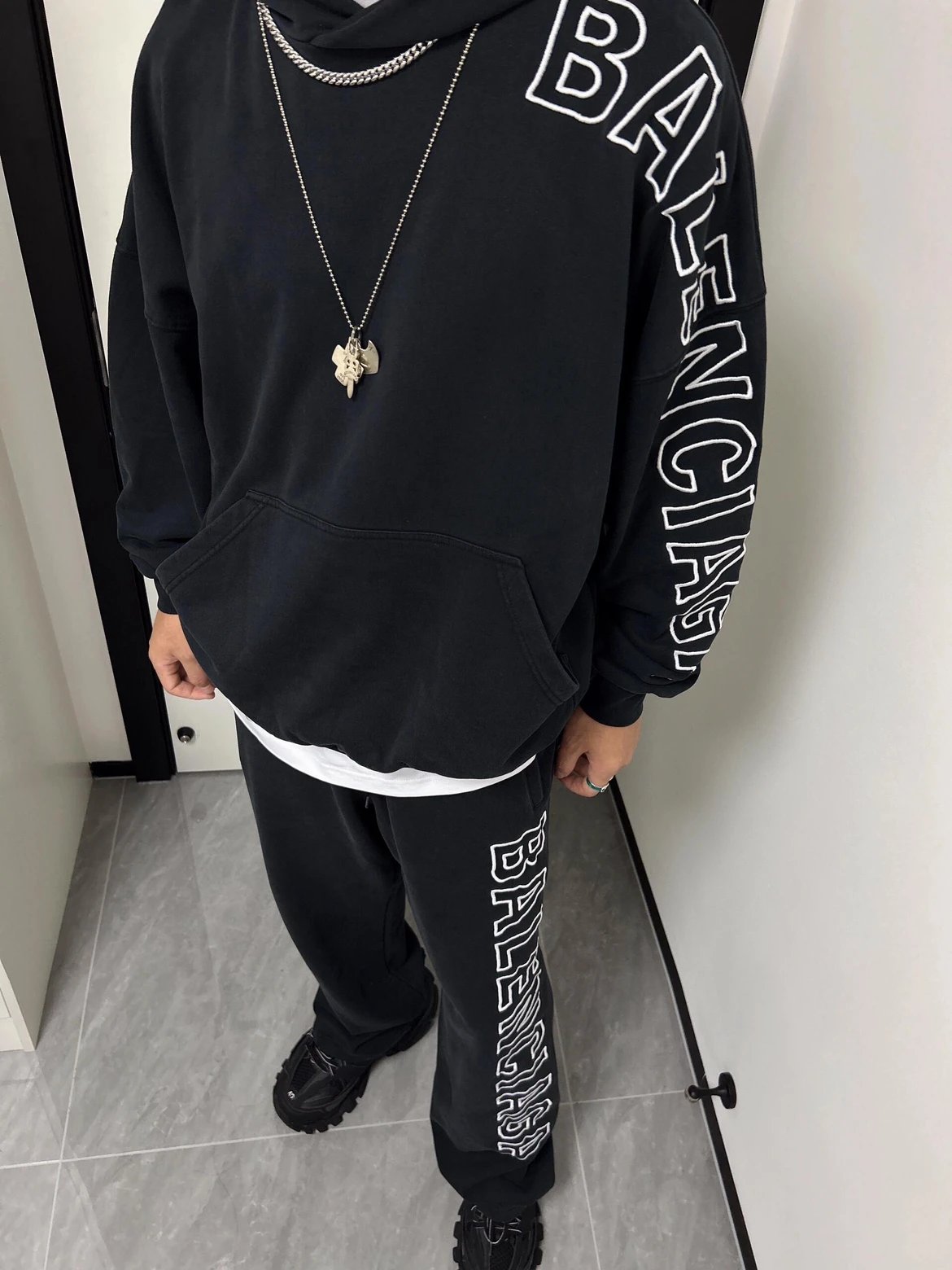 RD-C272 · Logo Embroidered Hoodie showcase view 8