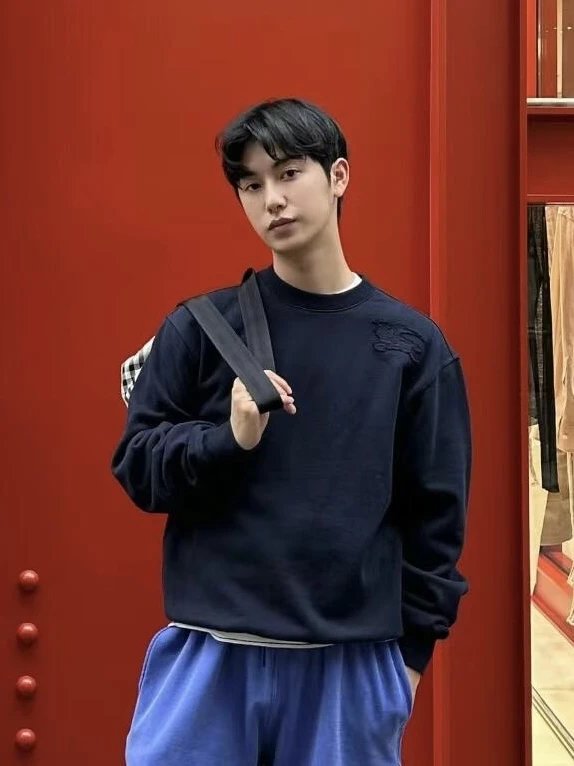 RD-C273 · Navy Appliqué Fleece Crewneck Sweatshirt showcase view 2