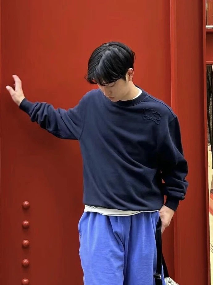 RD-C273 · Navy Appliqué Fleece Crewneck Sweatshirt showcase view 4