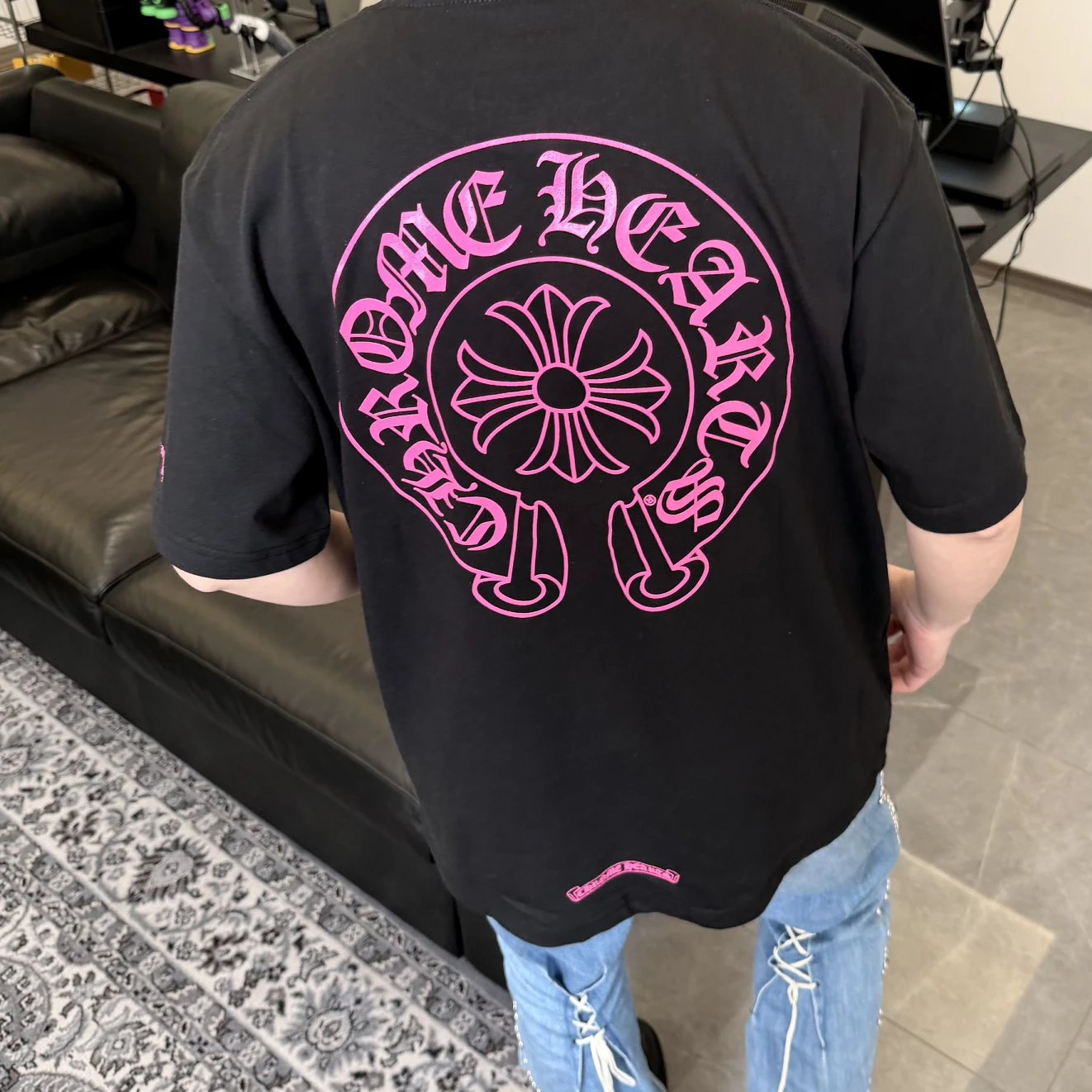 RD-C098 · Pink Horseshoe Pocket T-Shirt showcase view 5