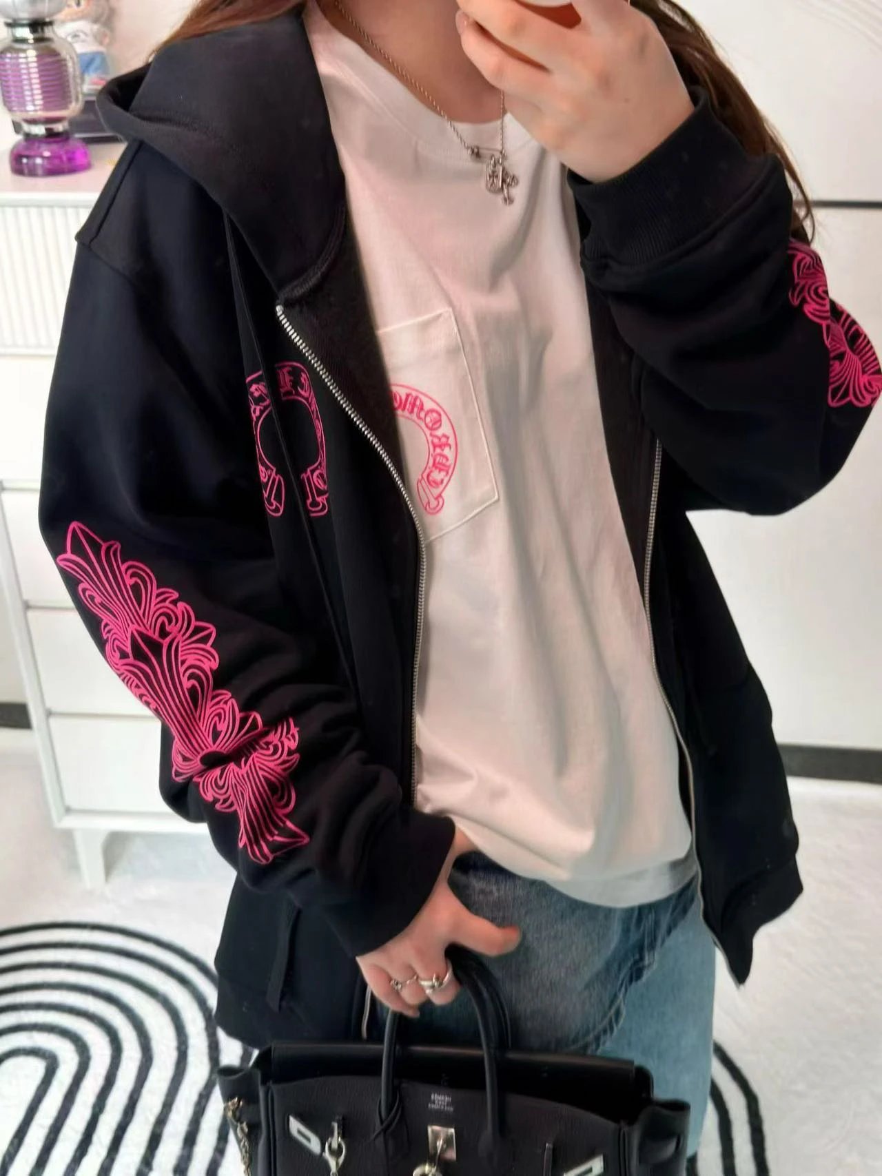 RD-C098 · Pink Horseshoe Pocket T-Shirt showcase view 8