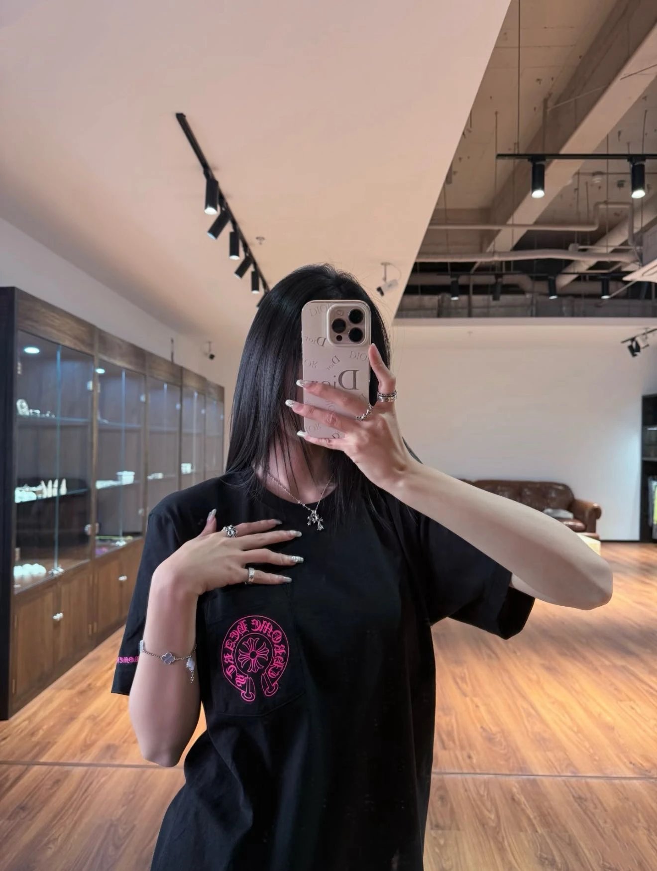 RD-C098 · Pink Horseshoe Pocket T-Shirt showcase view 10