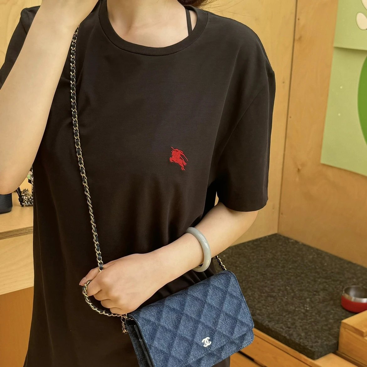 RD-C185 · Equestrian Embroidered Crew-Neck T-Shirt – Black showcase view 1