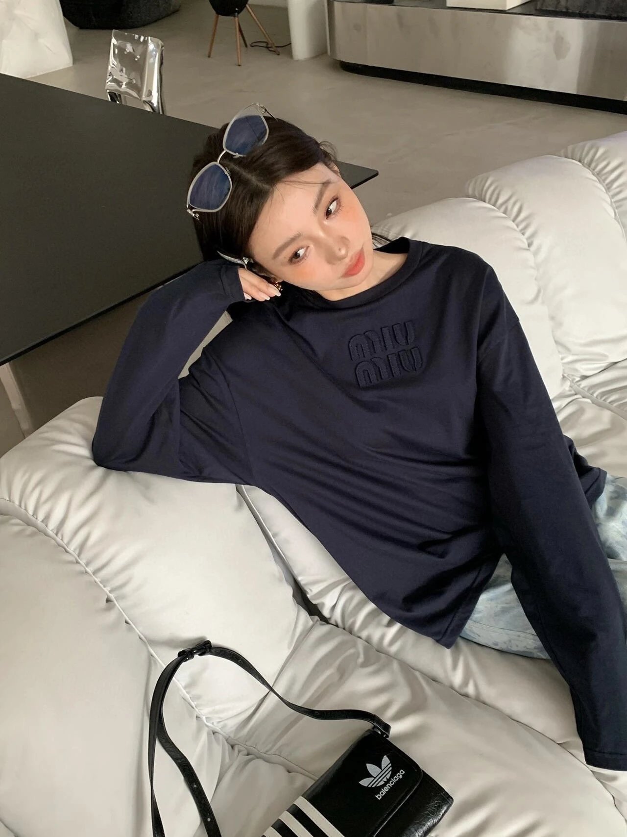 RD-C404 · Tonal Logo Embroidered Long-Sleeve T-Shirt showcase view 4