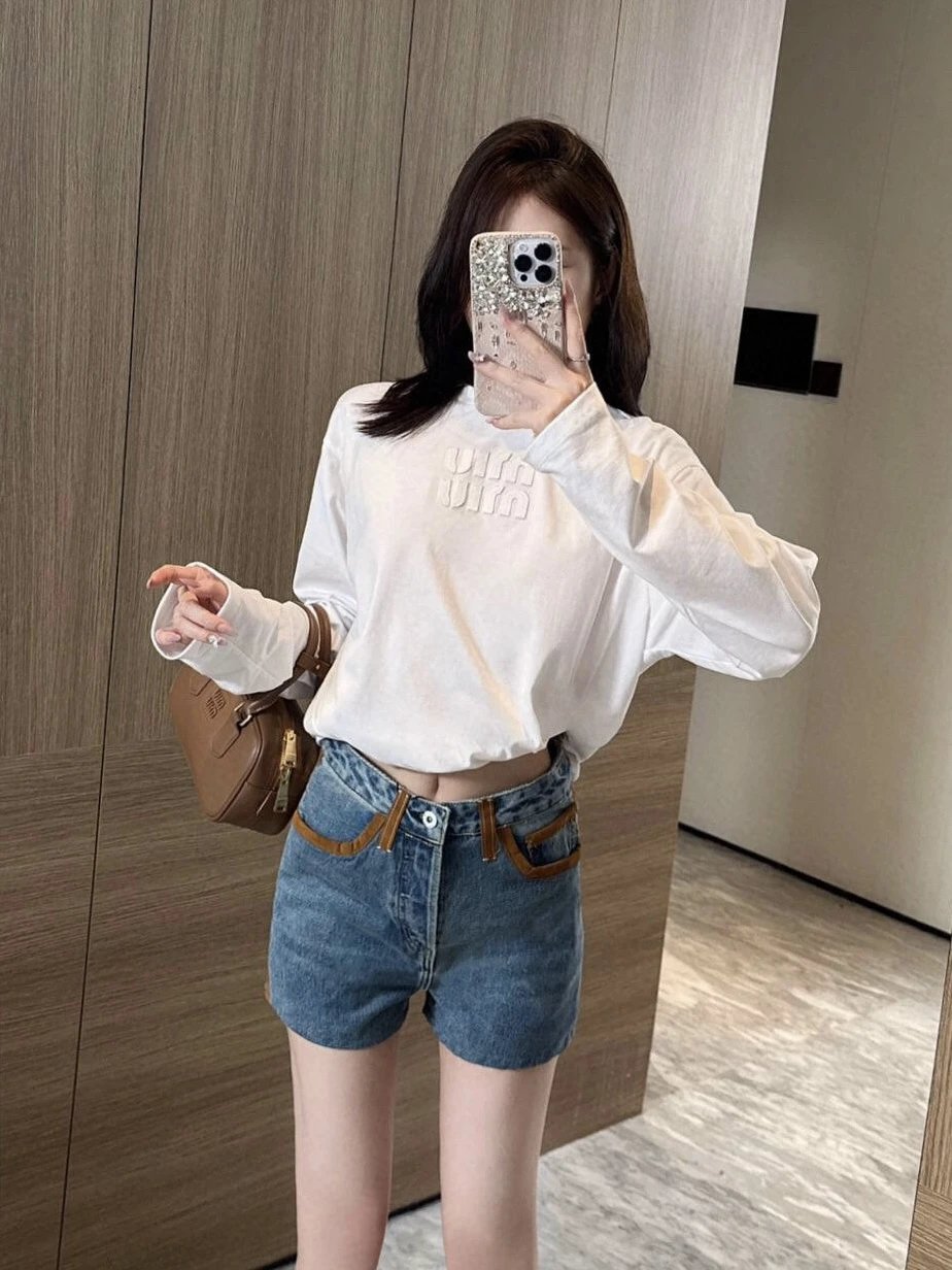 RD-C404 · Tonal Logo Embroidered Long-Sleeve T-Shirt showcase view 8
