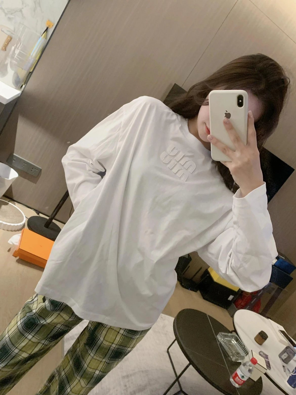 RD-C404 · Tonal Logo Embroidered Long-Sleeve T-Shirt showcase view 9