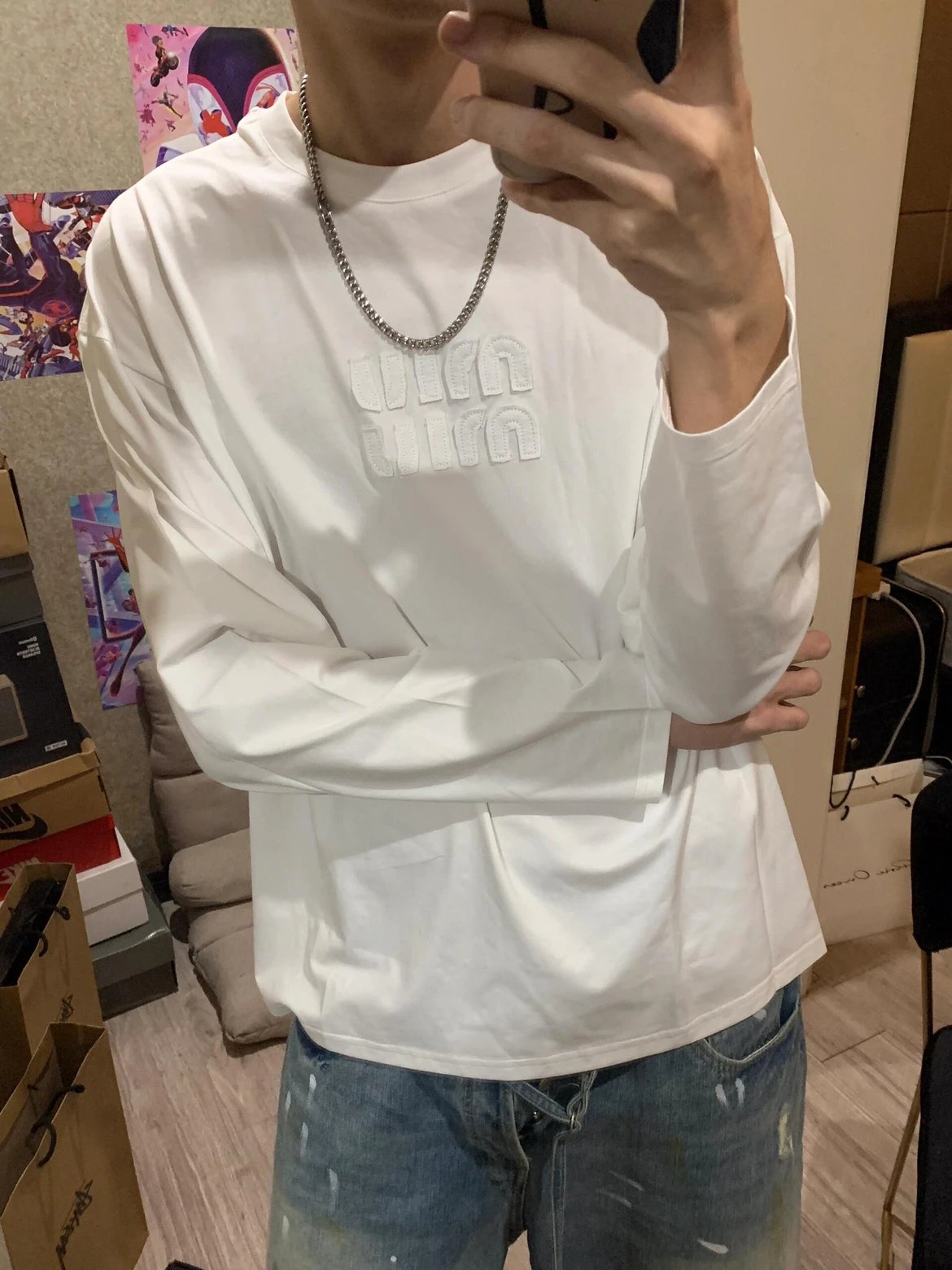 RD-C404 · Tonal Logo Embroidered Long-Sleeve T-Shirt showcase view 10