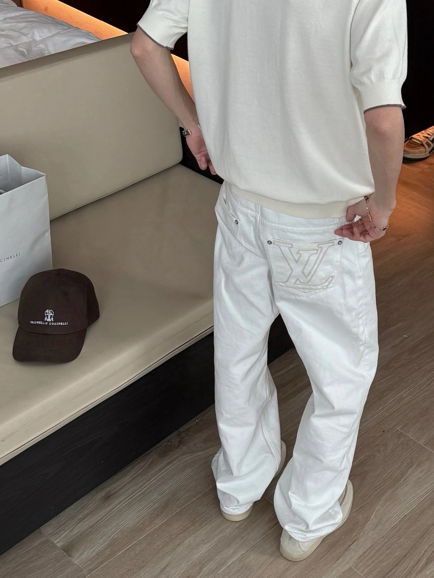 RD-C424 · White Jeans with Suede Leather Patch showcase view 1