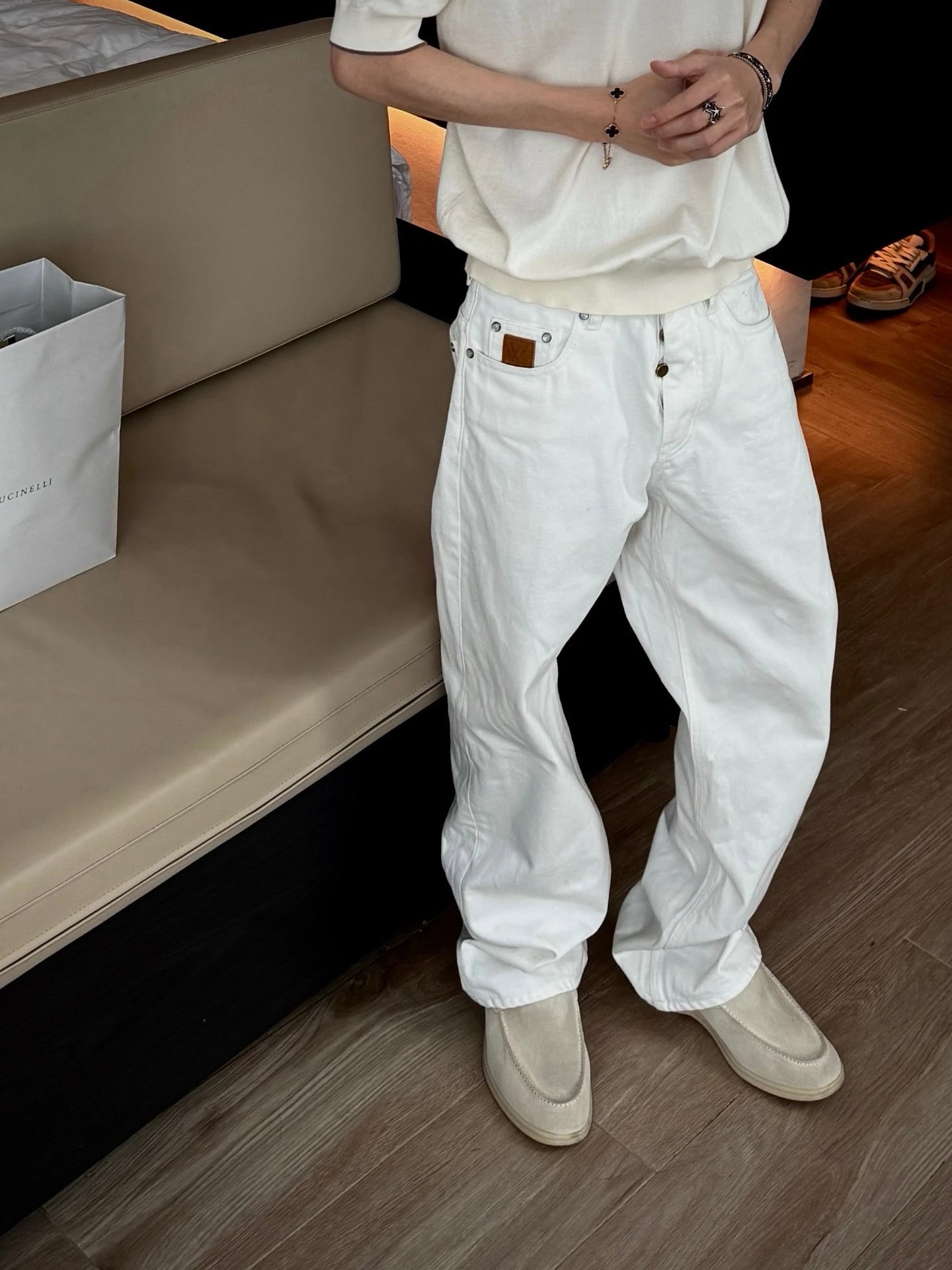 RD-C424 · White Jeans with Suede Leather Patch showcase view 2