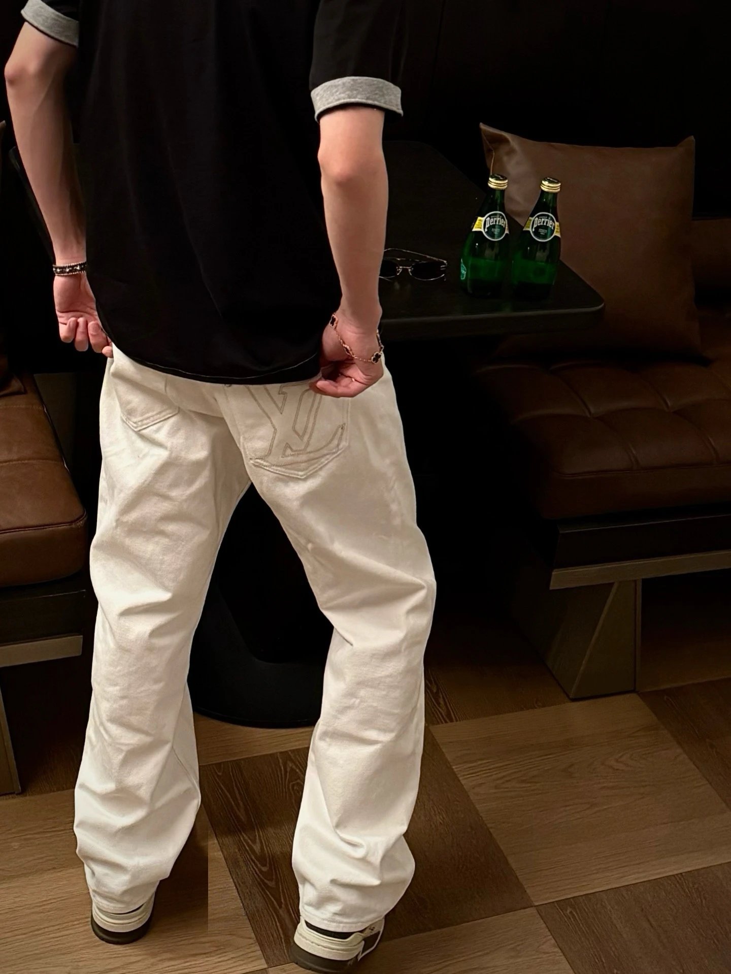 RD-C424 · White Jeans with Suede Leather Patch showcase view 3