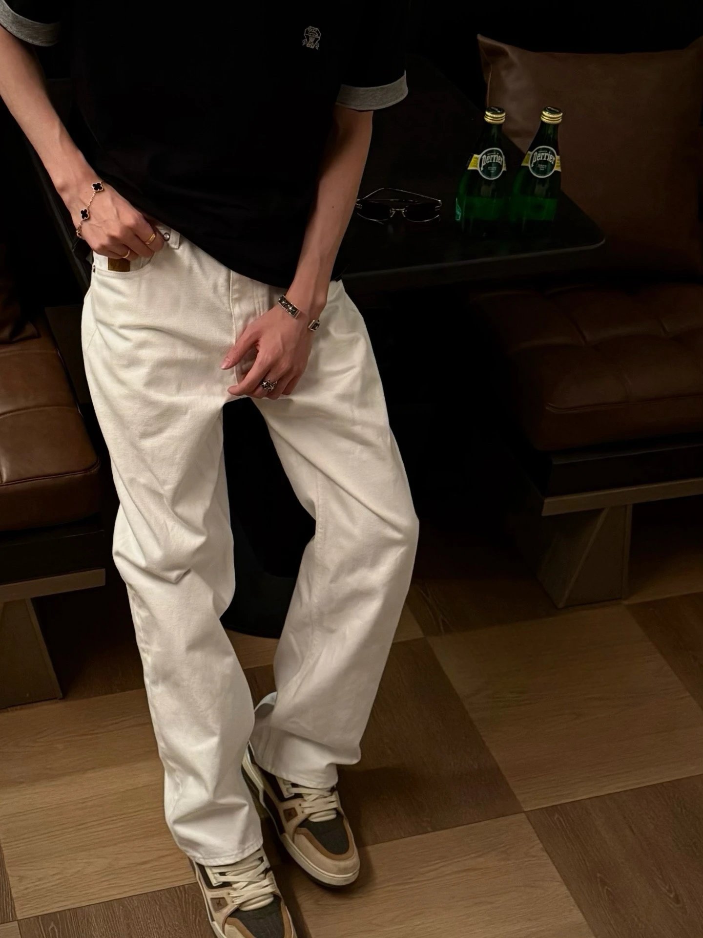 RD-C424 · White Jeans with Suede Leather Patch showcase view 4