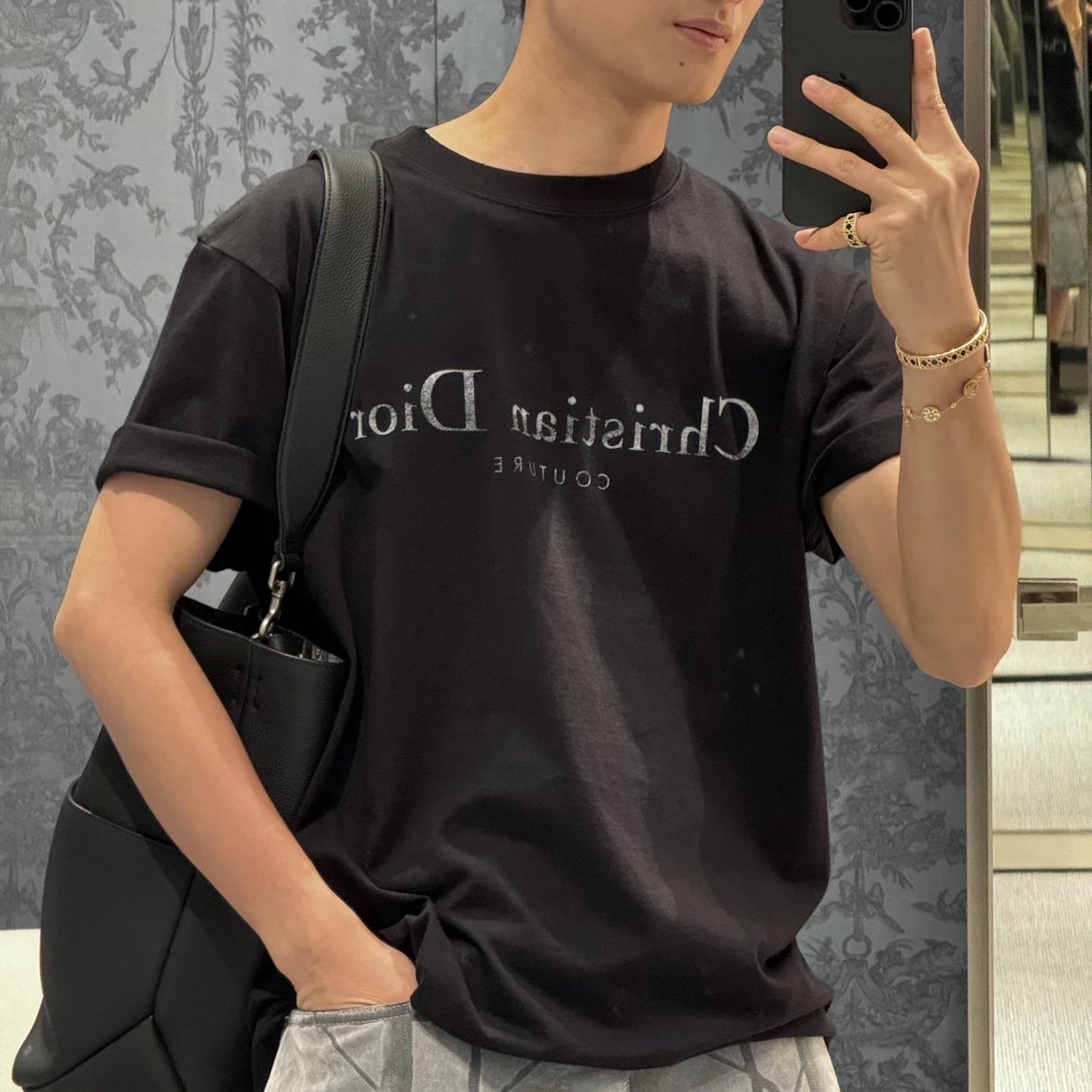 RD-C190 · Distressed Letter Print T-Shirt showcase view 1
