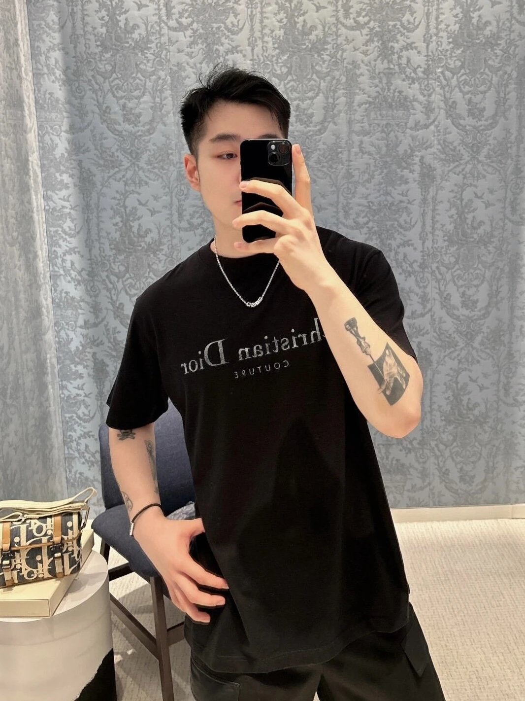 RD-C190 · Distressed Letter Print T-Shirt showcase view 3