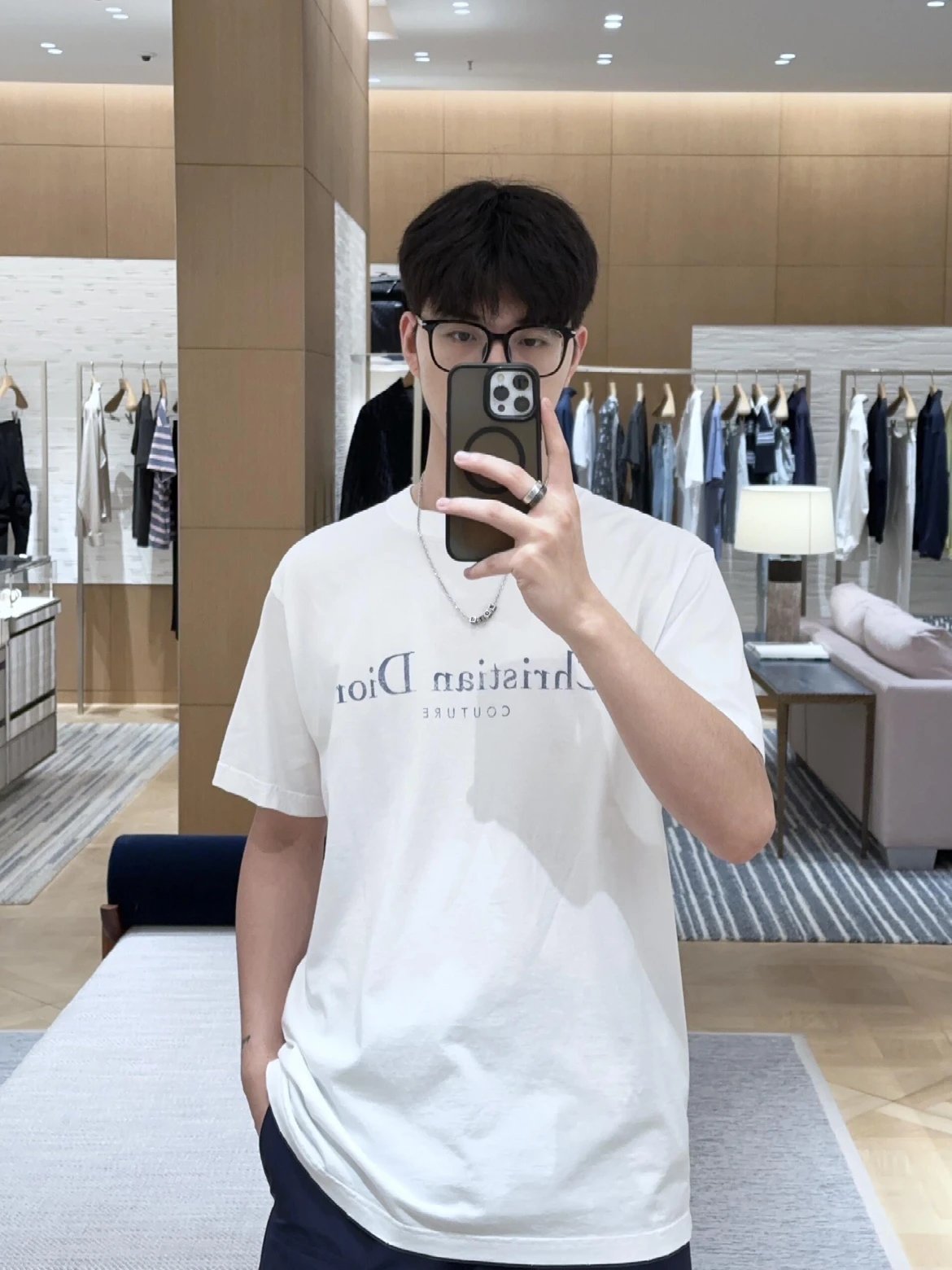 RD-C190 · Distressed Letter Print T-Shirt showcase view 6