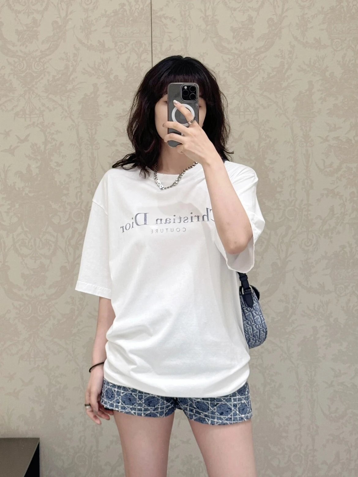 RD-C190 · Distressed Letter Print T-Shirt showcase view 8